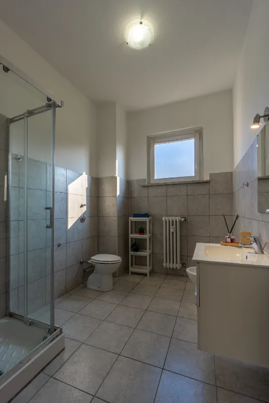 17 Viola – Bagno 1
