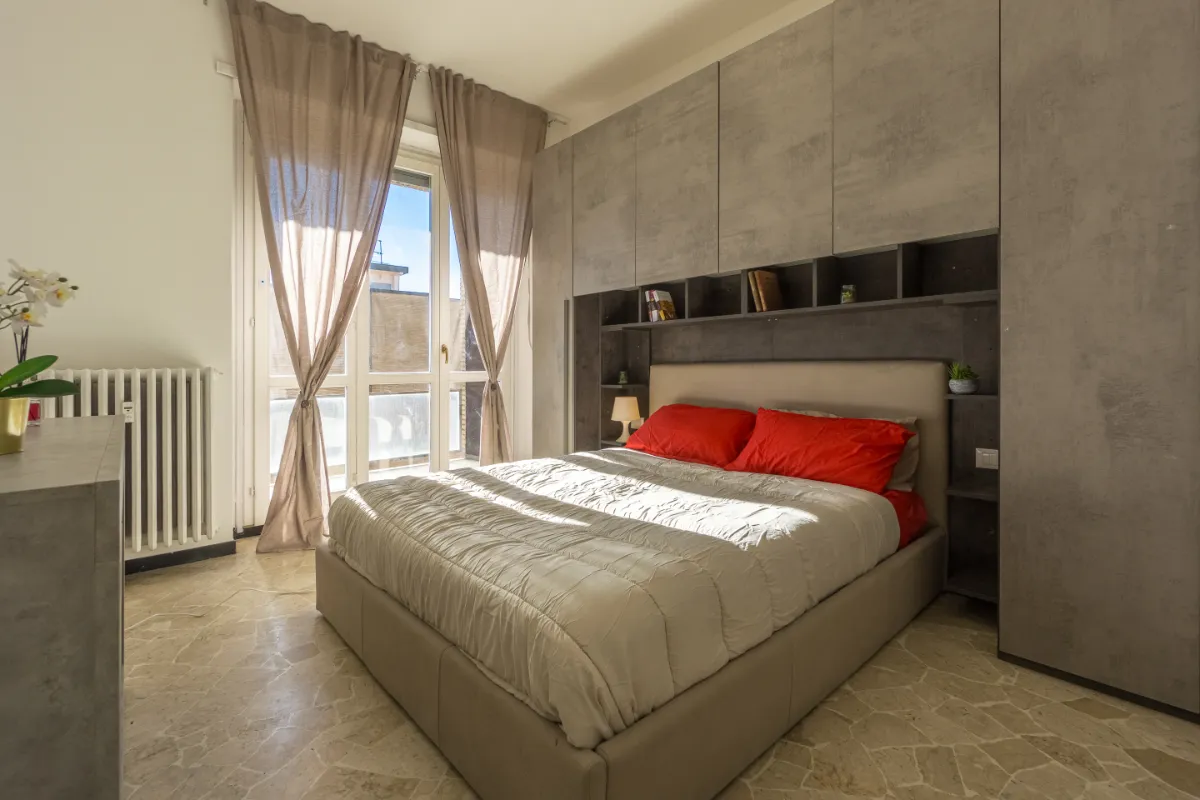 Stanza 77 Argento Milano