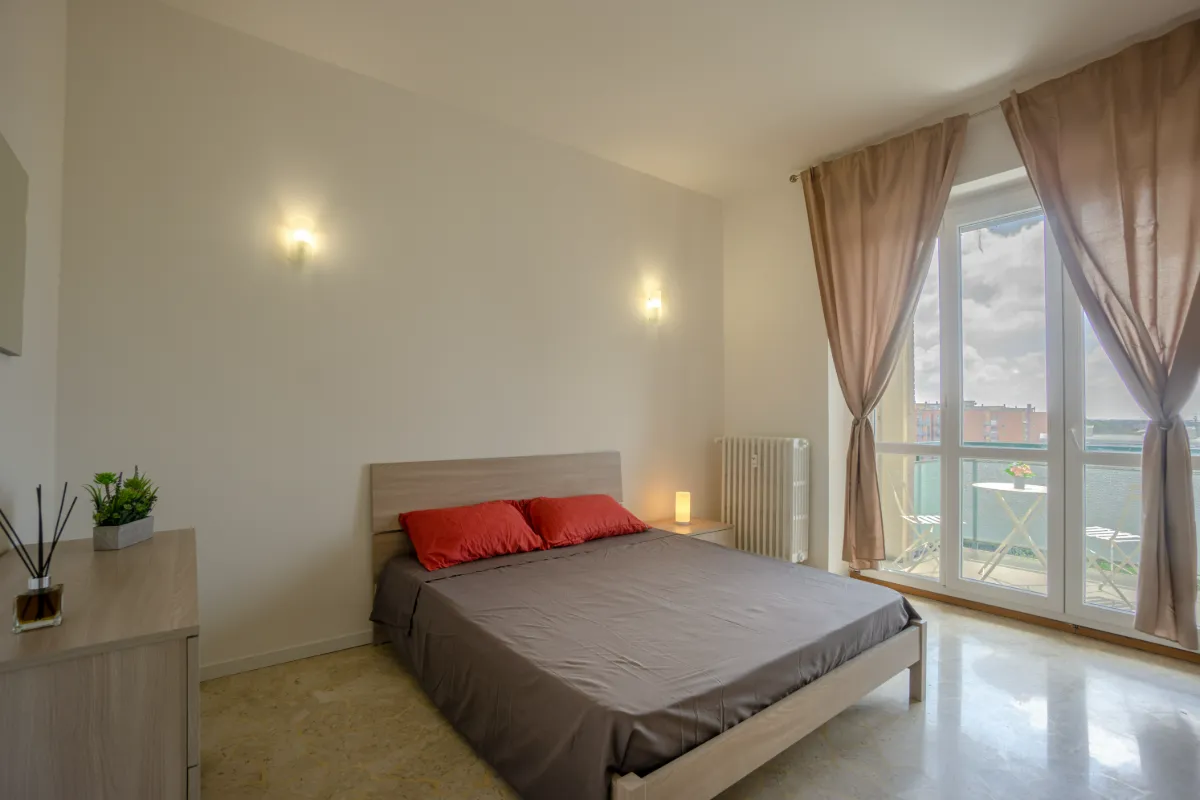 stanza 145 milano